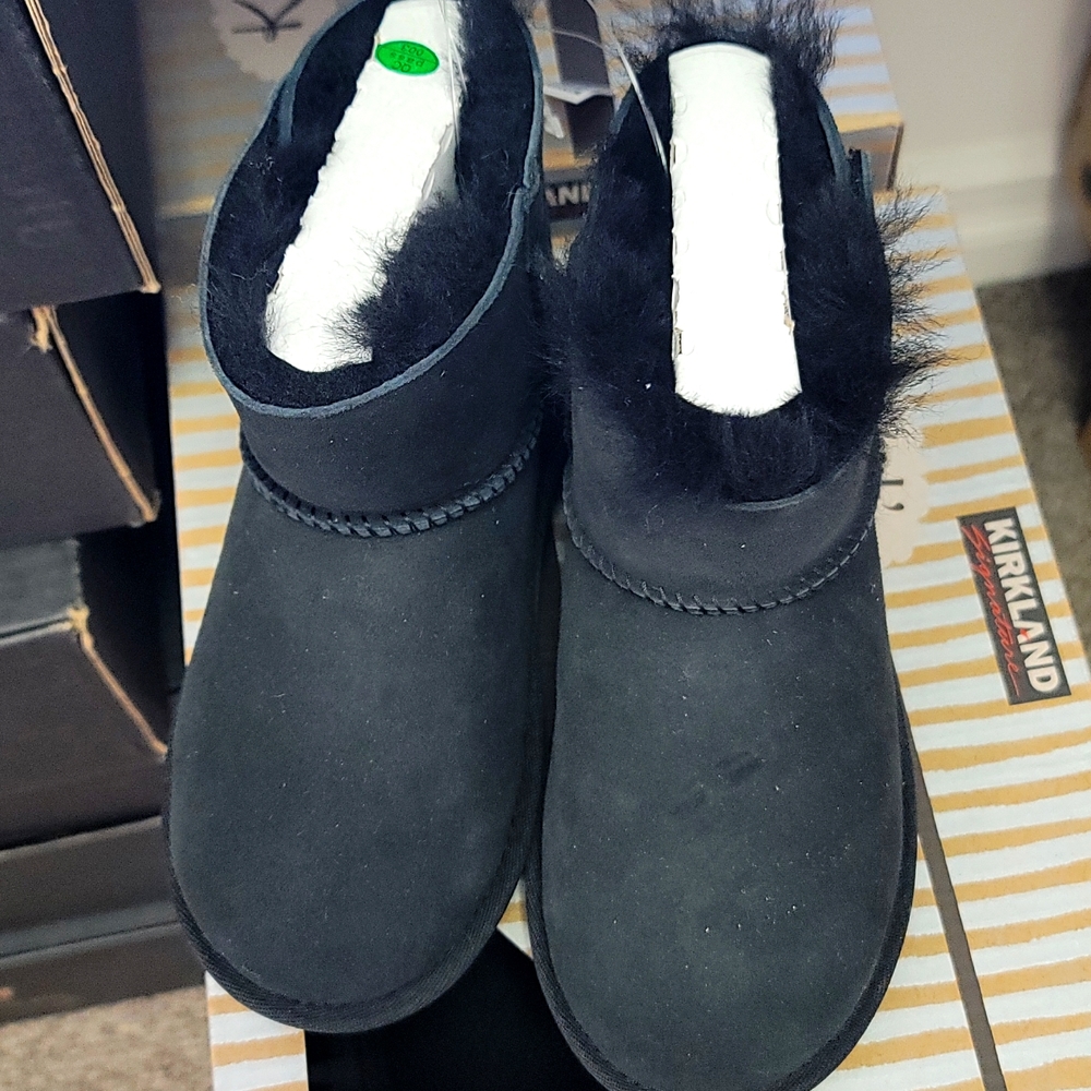 Kirkland Signature Kid's Shearling Lined Suede Sheepskin Snow Boots  Black NWD